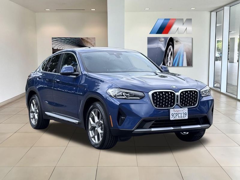 2022 BMW X4 xDrive30iImage 3