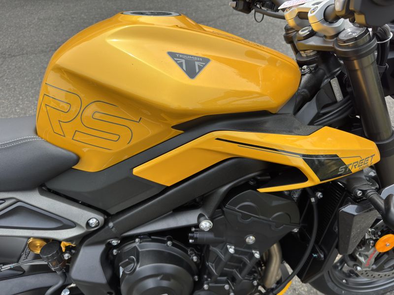 2025 Triumph Street Triple 765 RS - COSMIC YELLOW 