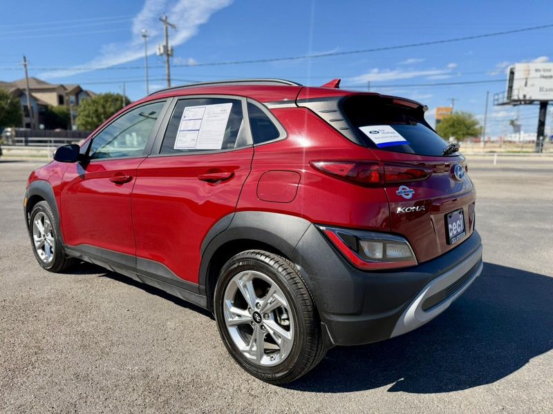 2022 Hyundai Kona SEL photo 4
