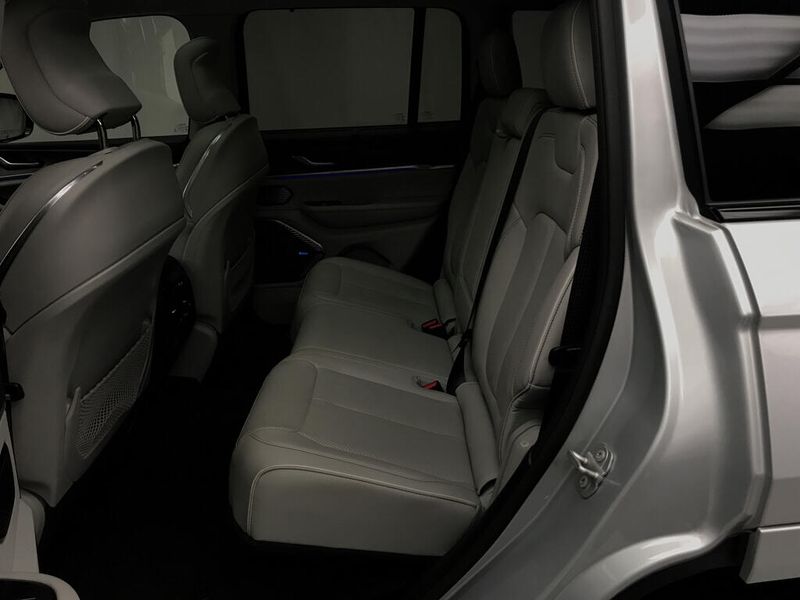 Used 2022 Jeep Grand Cherokee OverlandImage 23