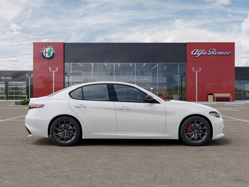 New 2025 Alfa Romeo Giulia AwdImage 31