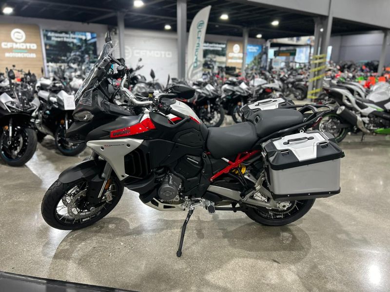 New 2025 Ducati MULTISTRADA V4 RALLY TRAVEL & RADAR SPOKED WHEELS Image 31