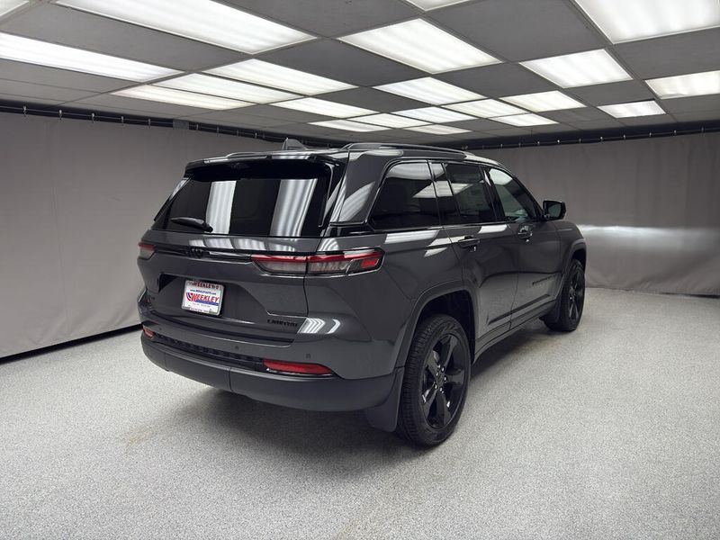 New 2025 Jeep Grand Cherokee Limited 4x4Image 3
