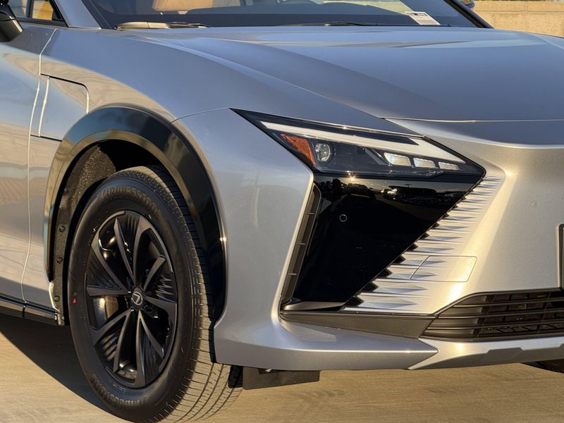 New 2026 Lexus RZ 350eImage 4