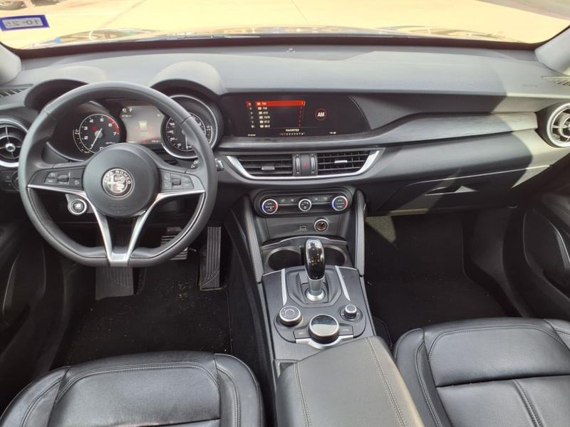 2018 Alfa Romeo Stelvio Image 4