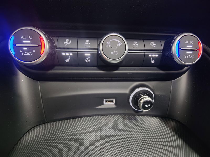 2024 Alfa Romeo Stelvio Ti AWD w/Sunroof/NavImage 28