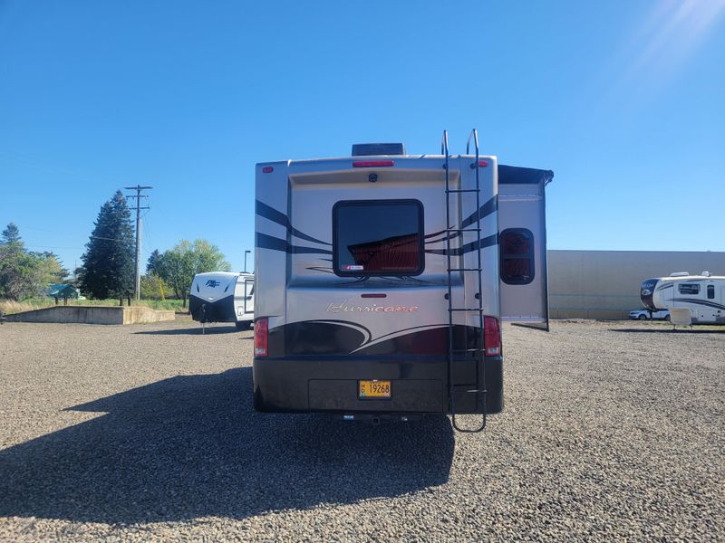 Used 2012 THOR M-32A  FORD Image 4
