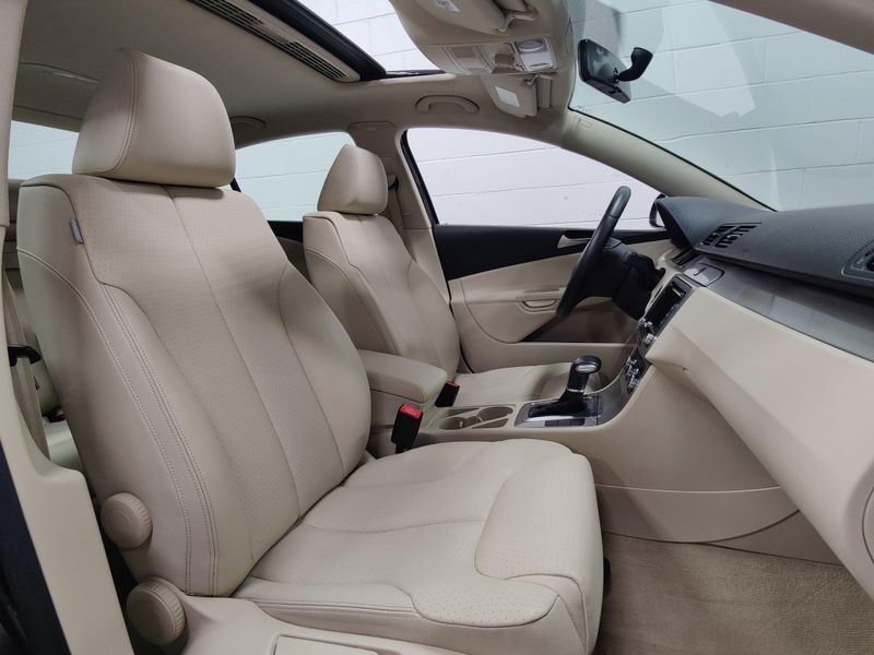 2010 Volkswagen Passat Sedan Komfort w/SunroofImage 4