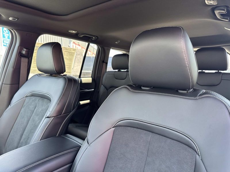 New 2026 Jeep Grand Cherokee Laredo Altitude 4x2