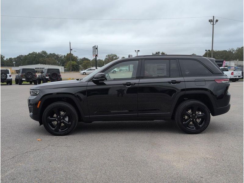 New 2025 Jeep Grand Cherokee Altitude X 4x2Image 2