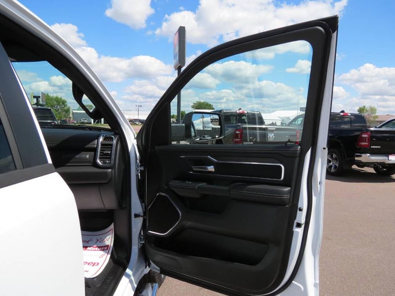 Used 2025 RAM 1500 Laramie 4x4 4dr Crew Cab 5.6 ft. SB PickupImage 27