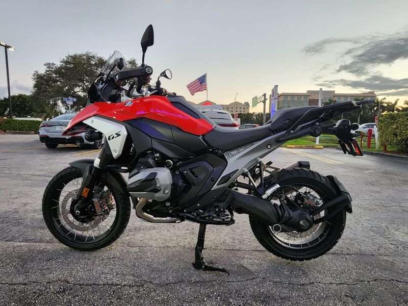 2026 BMW R 1300 GSImage 1