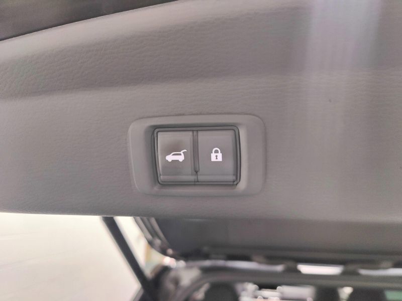 Used 2023 Mitsubishi Outlander PHEV SEL AWD 40th Anniv w/Sunroof/NavImage 18