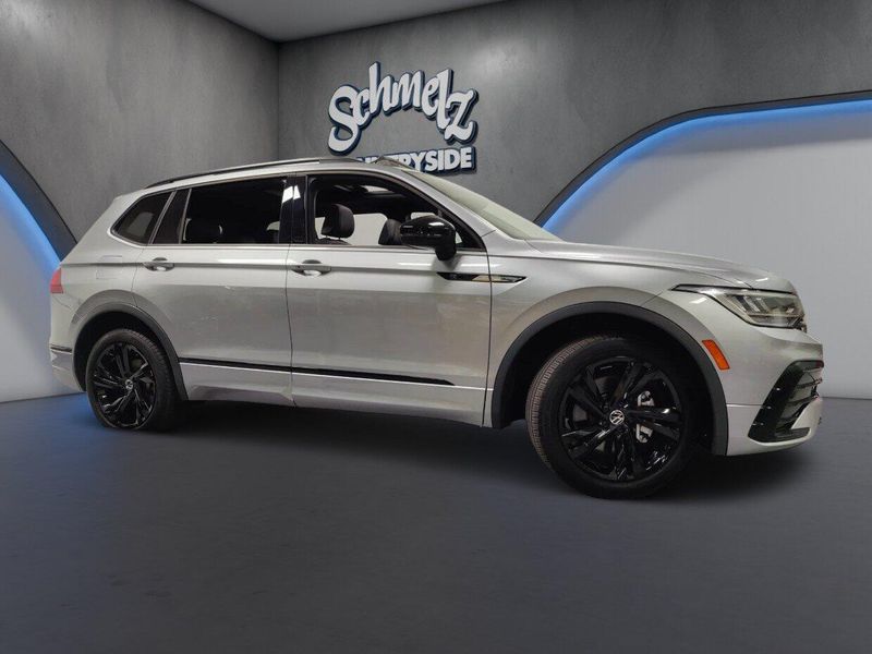 Used 2023 Volkswagen Tiguan AWD SE R-Line Black w/SunroofImage 3