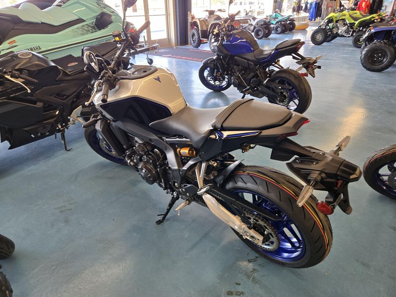 2025 Yamaha MT09 SP LIQUID METAL RAVEN Image 7
