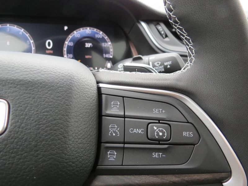 New 2025 Jeep Grand Cherokee Limited 4x4Image 11