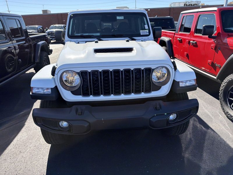 New 2026 Jeep Gladiator Sport S 4x4Image 2