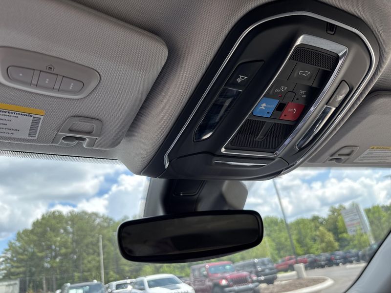 Used 2022 Jeep Grand Cherokee L LimitedImage 19
