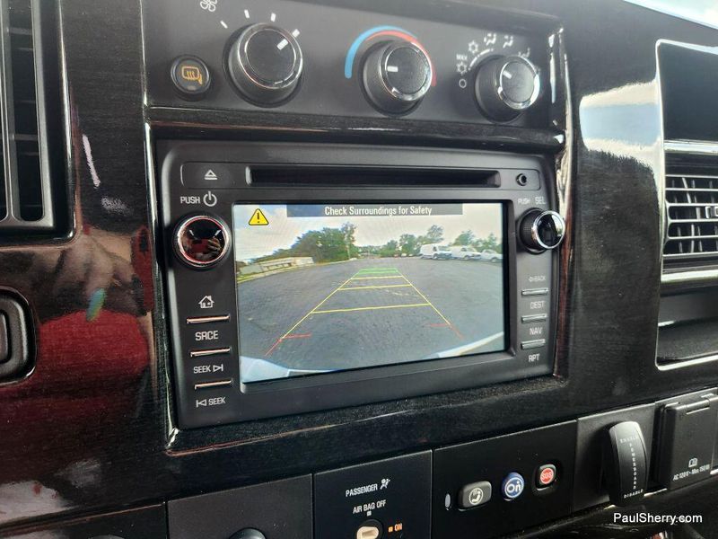 2017 GMC Savana 2500 Image 2