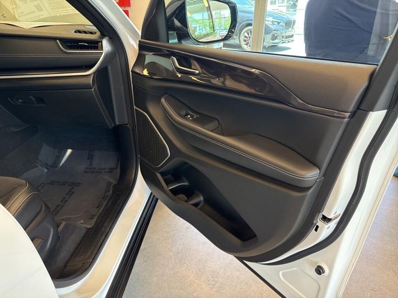 2022 Jeep Grand Cherokee L Altitude
