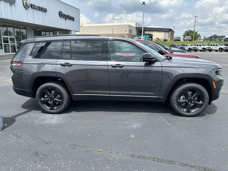 New 2025 Jeep Grand Cherokee L Limited 4x4Image 5