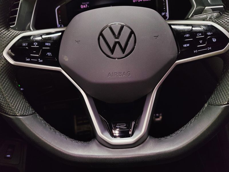 Used 2024 Volkswagen Tiguan AWD SEL R-Line w/Sunroof/NavImage 31
