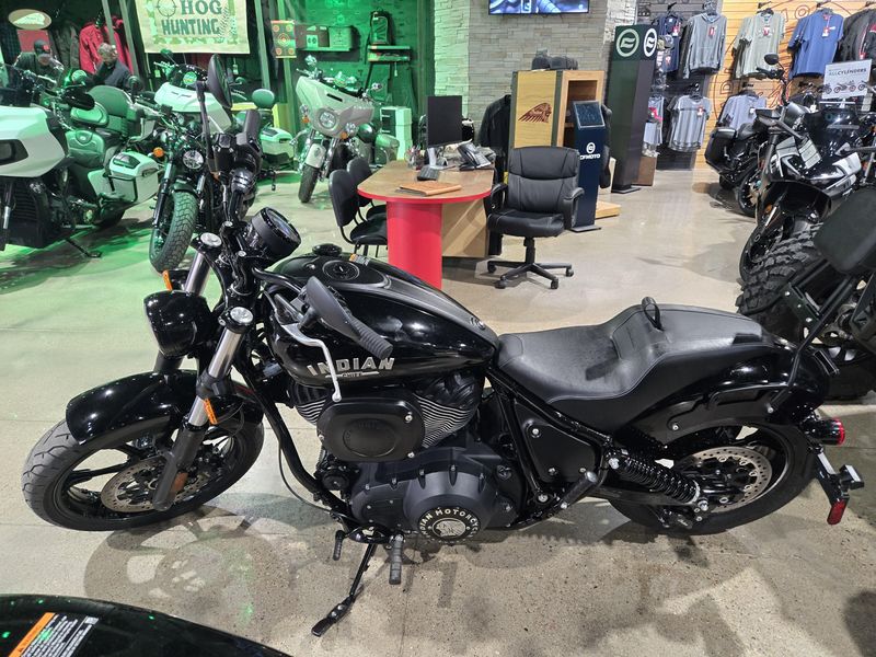 USED 2024 INDIAN MOTORCYCLE CHIEF BLACK METALLIC 49ST BASE Image 4
