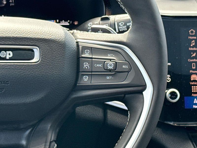 New 2026 Jeep Grand Cherokee Laredo Altitude 4x4