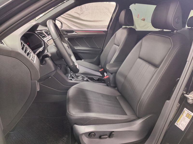 Used 2024 Volkswagen Tiguan SE AWD R-Line Black w/SunroofImage 18