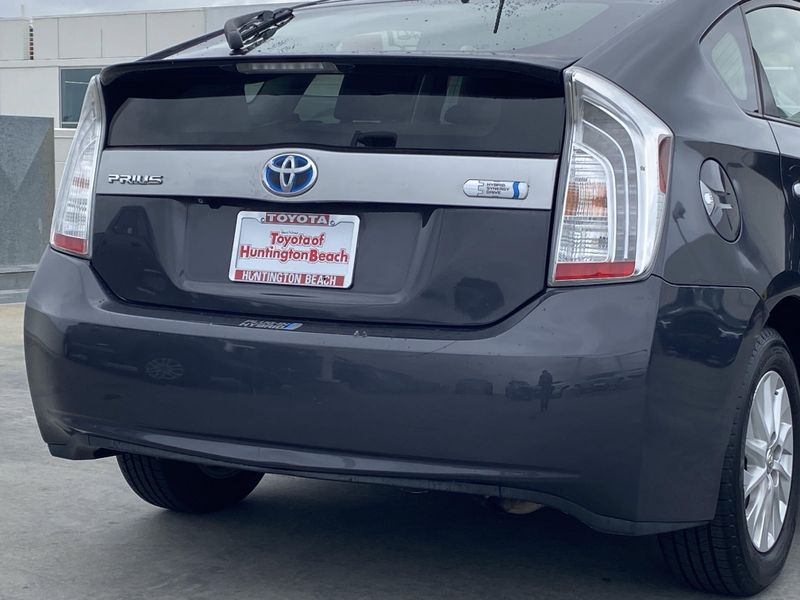 2014 Toyota Prius Plug-In BaseImage 5
