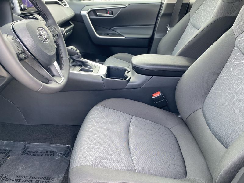 2025 Toyota RAV4 XLEImage 14