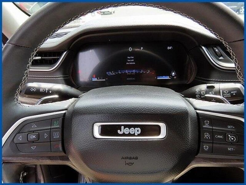 Used 2022 Jeep Grand Cherokee L LimitedImage 17