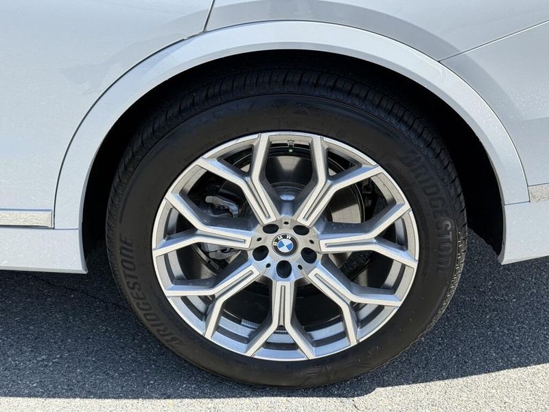 2025 BMW X7 xDrive40iImage 17