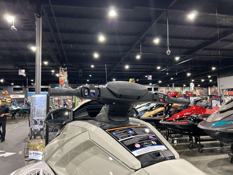 2025 Yamaha VX CRUISER HO W/AUDIO  in a PEARL/MINT exterior color. Del Amo Motorsports of Redondo Beach (424) 390-7811 delamomotorsports.com 