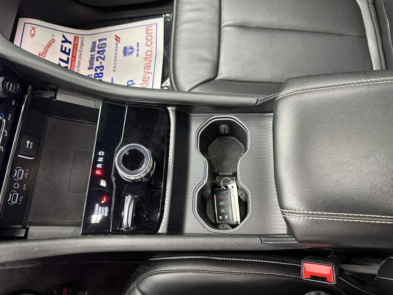 Used 2025 Jeep Grand Cherokee LimitedImage 3