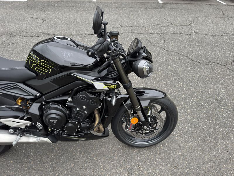 2025 Triumph Street Triple 765 RS - PHANTOM BLACK 