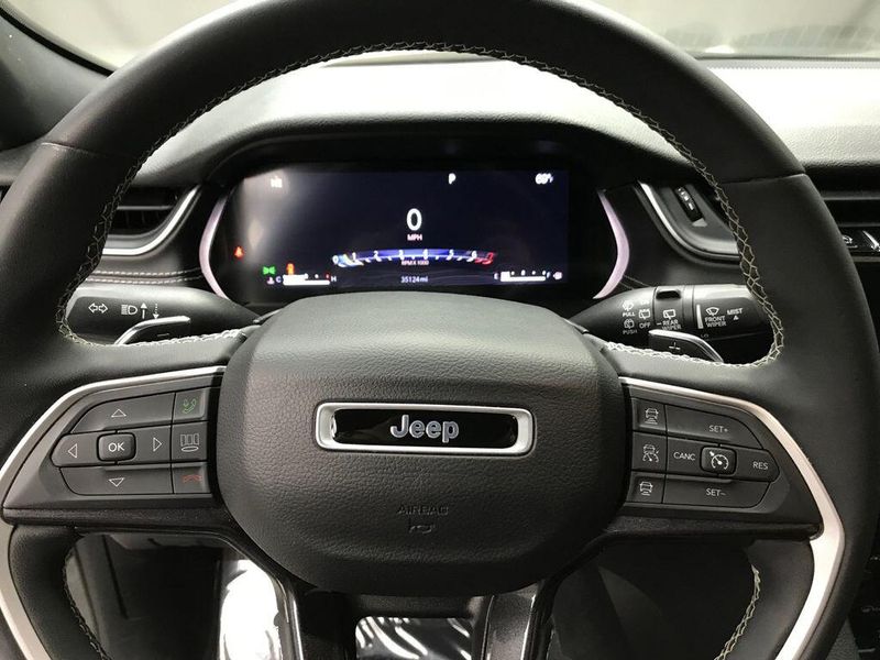 Used 2023 Jeep Grand Cherokee L AltitudeImage 6