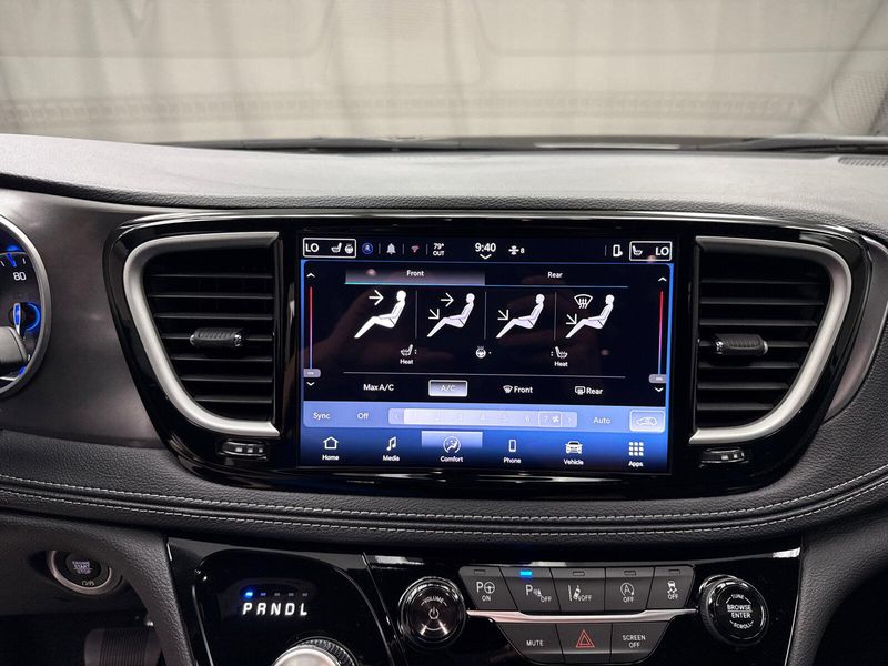 2025 Chrysler Pacifica SelectImage 12