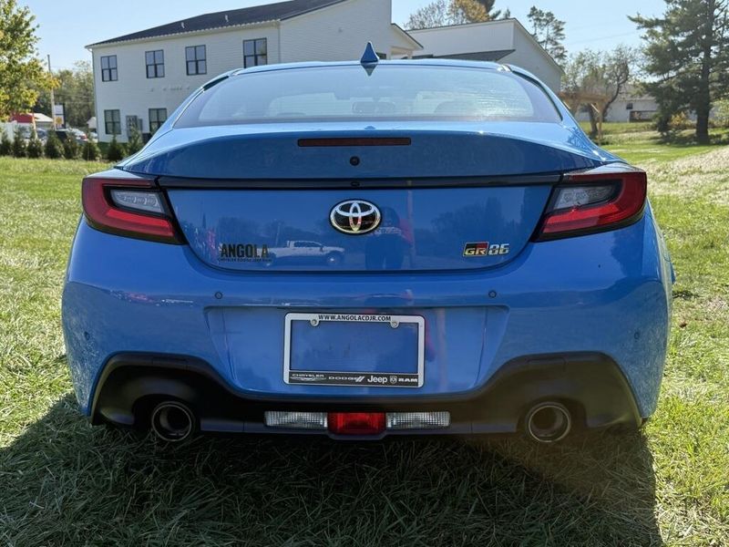 2023 Toyota GR86 Base photo 4