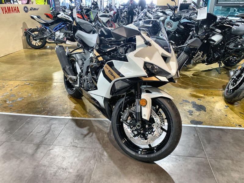 New 2026 Kawasaki NINJA ZX-6R ABS Image 2