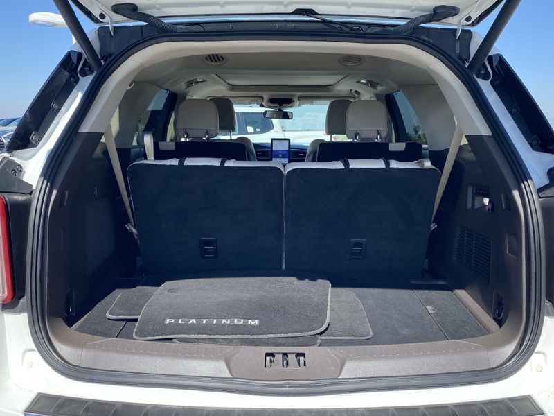 2020 Ford Explorer PlatinumImage 16