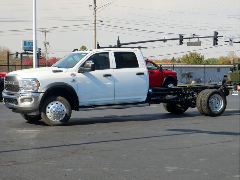 2024 RAM 5500 Tradesman Chassis Crew Cab 4x4 84