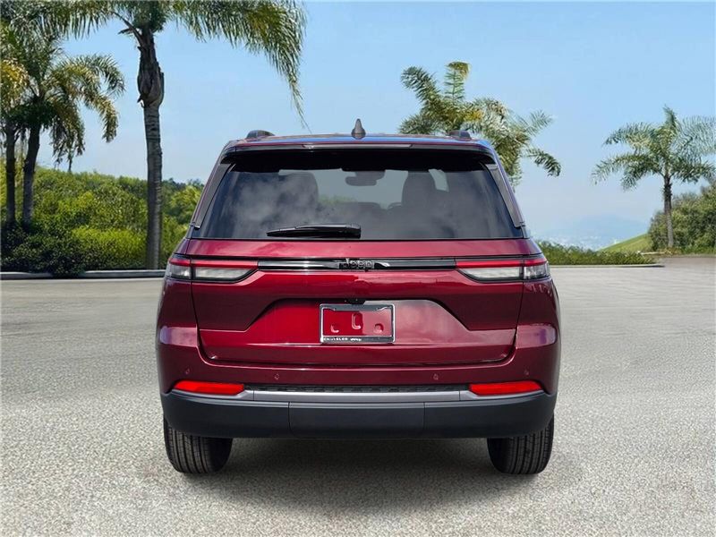New 2026 Jeep Grand Cherokee Laredo Altitude 4x2