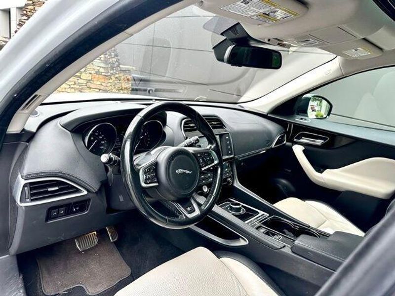 2017 Jaguar F-PACE 35t R-Sport