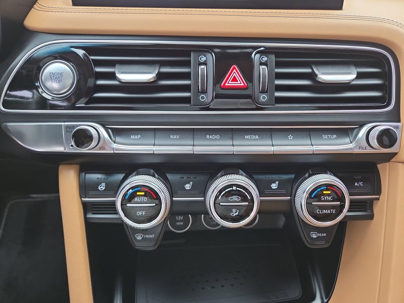 2022 Genesis G70 2.0T photo 27