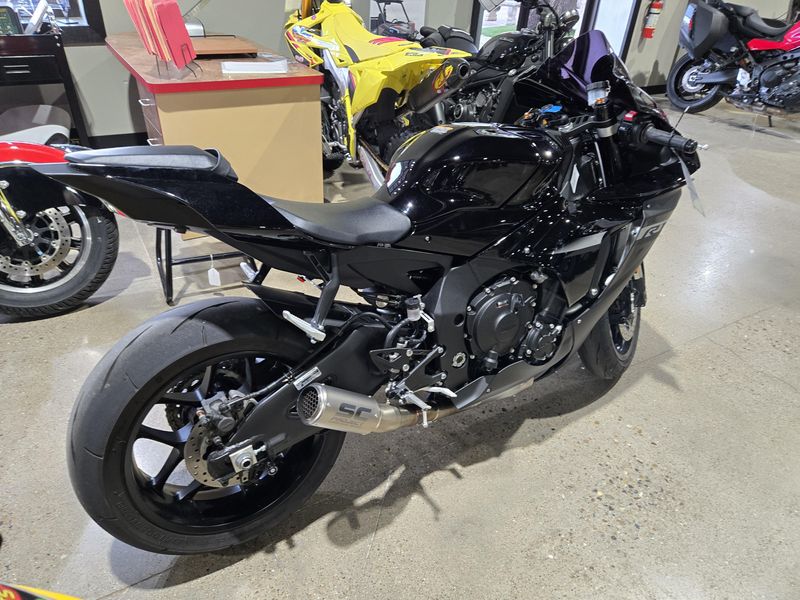 Used 2024 Yamaha YZFR1 Image 3