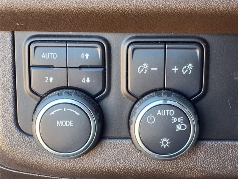 Used 2021 Chevrolet Suburban Z71Image 18