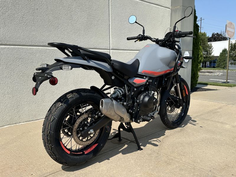 2025 Royal Enfield HimalayanImage 9