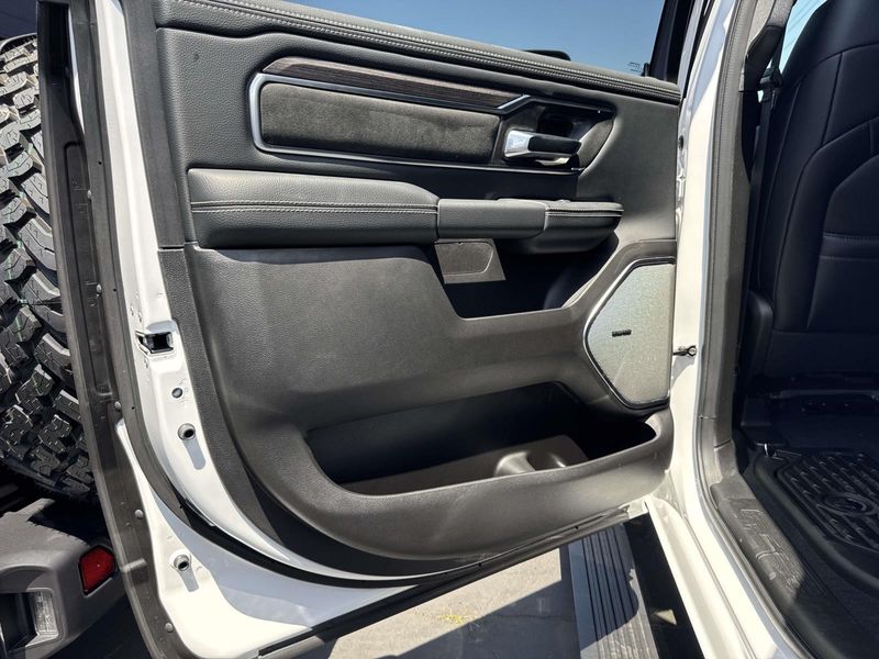 New 2026 RAM 1500 Laramie Crew Cab 4x2 5'7' Box