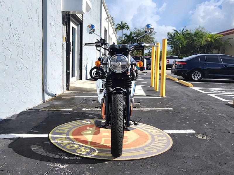 2024 Royal Enfield INT 650Image 2